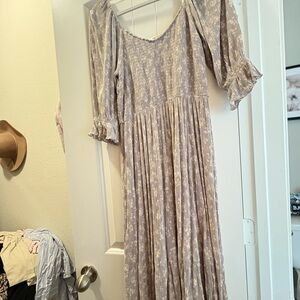Shopdahl Floral Dress in Gray